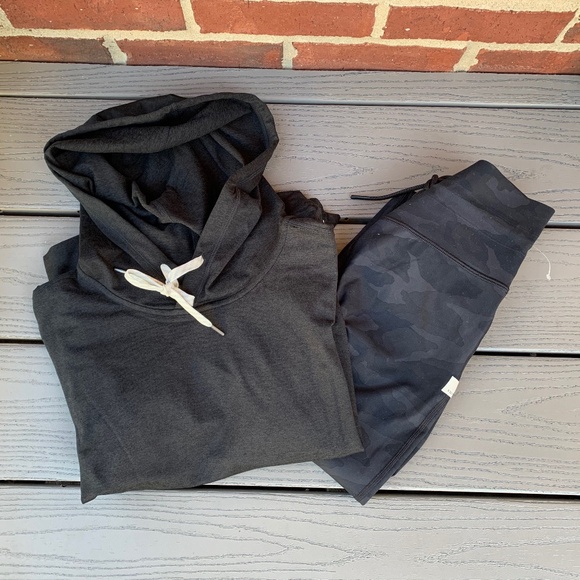 Vuori Tops - Vuori Halo Essential Hoodie and Vuori Daily Legging Set